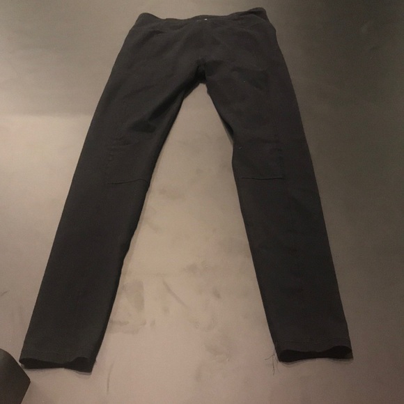 Black Under Armour Leggings! - Picture 2 of 4